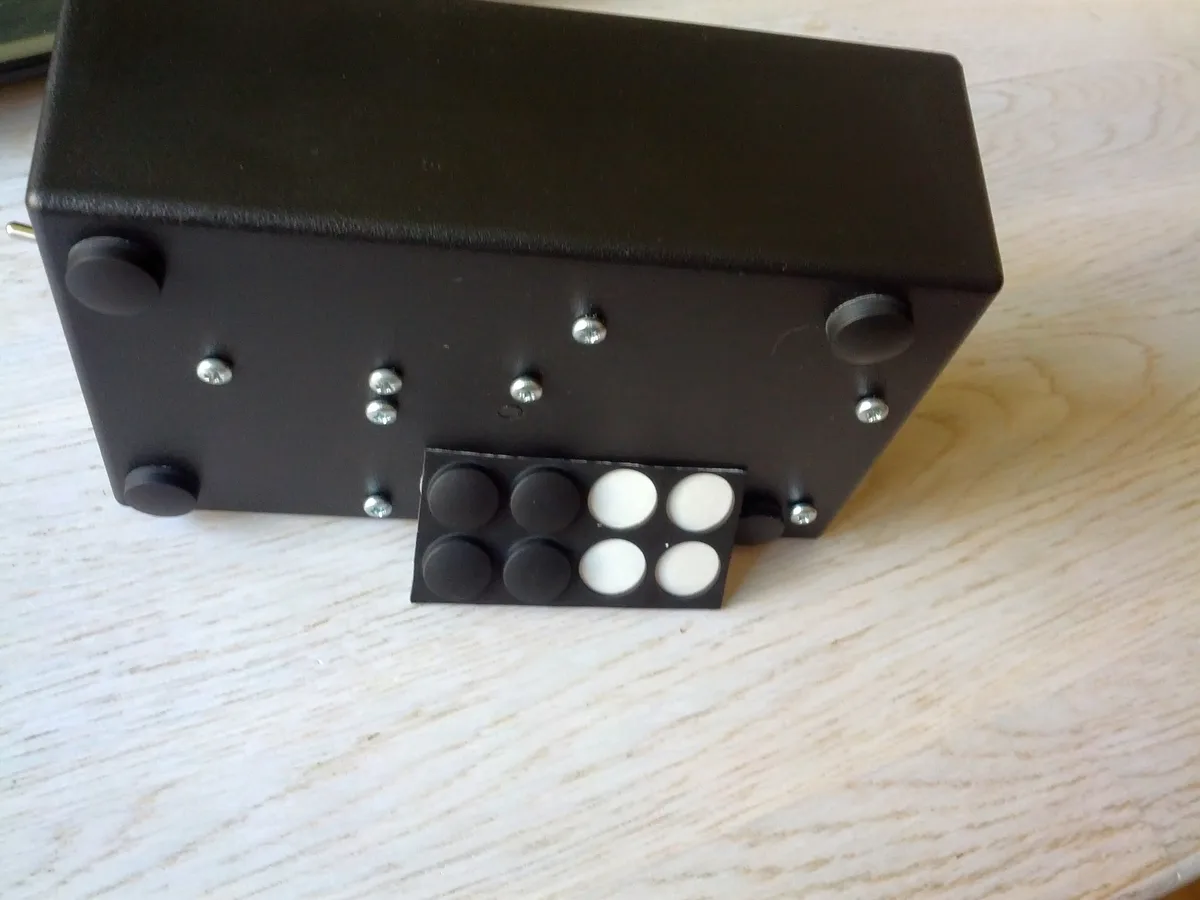 Enclosure legs